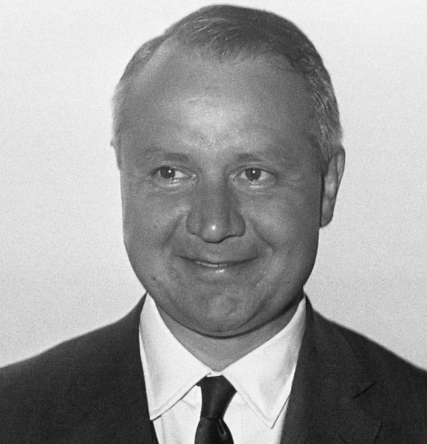 Former U.S. diplomat recalls escaping Castro