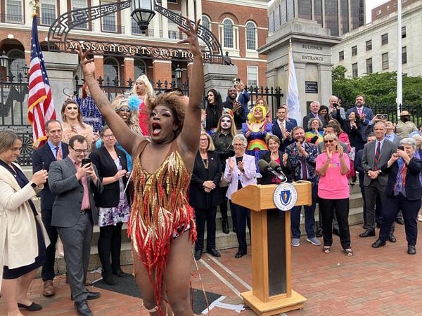 Drag Queen Story Hour Coming Back To Duxbury
