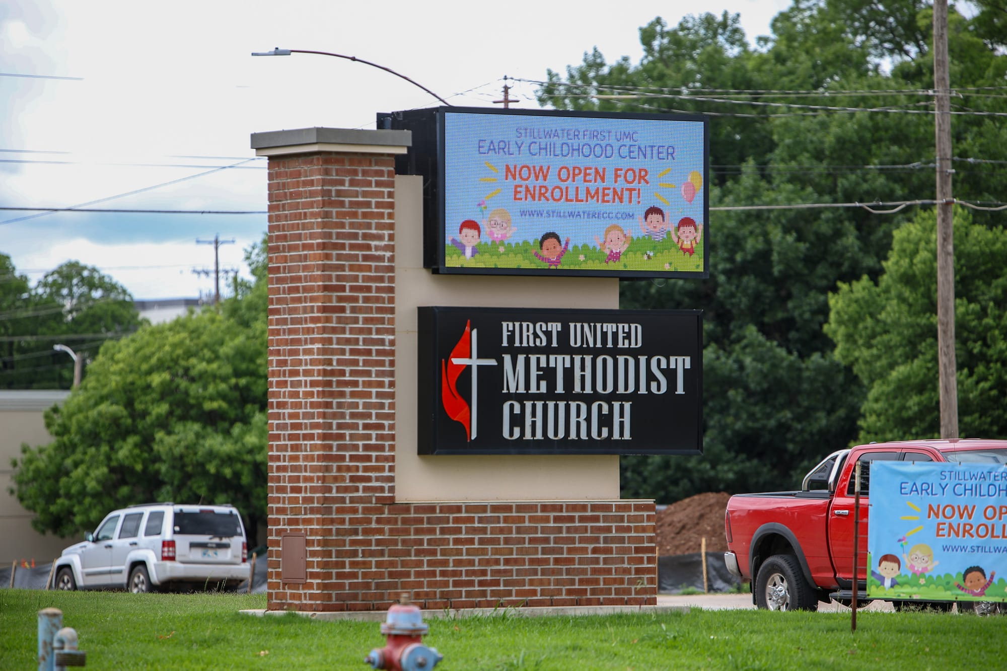The First United Methodist Church electronic message center sign at 6th Avenue and Duck Street in Stillwater, currently the only such sign on the corridor.