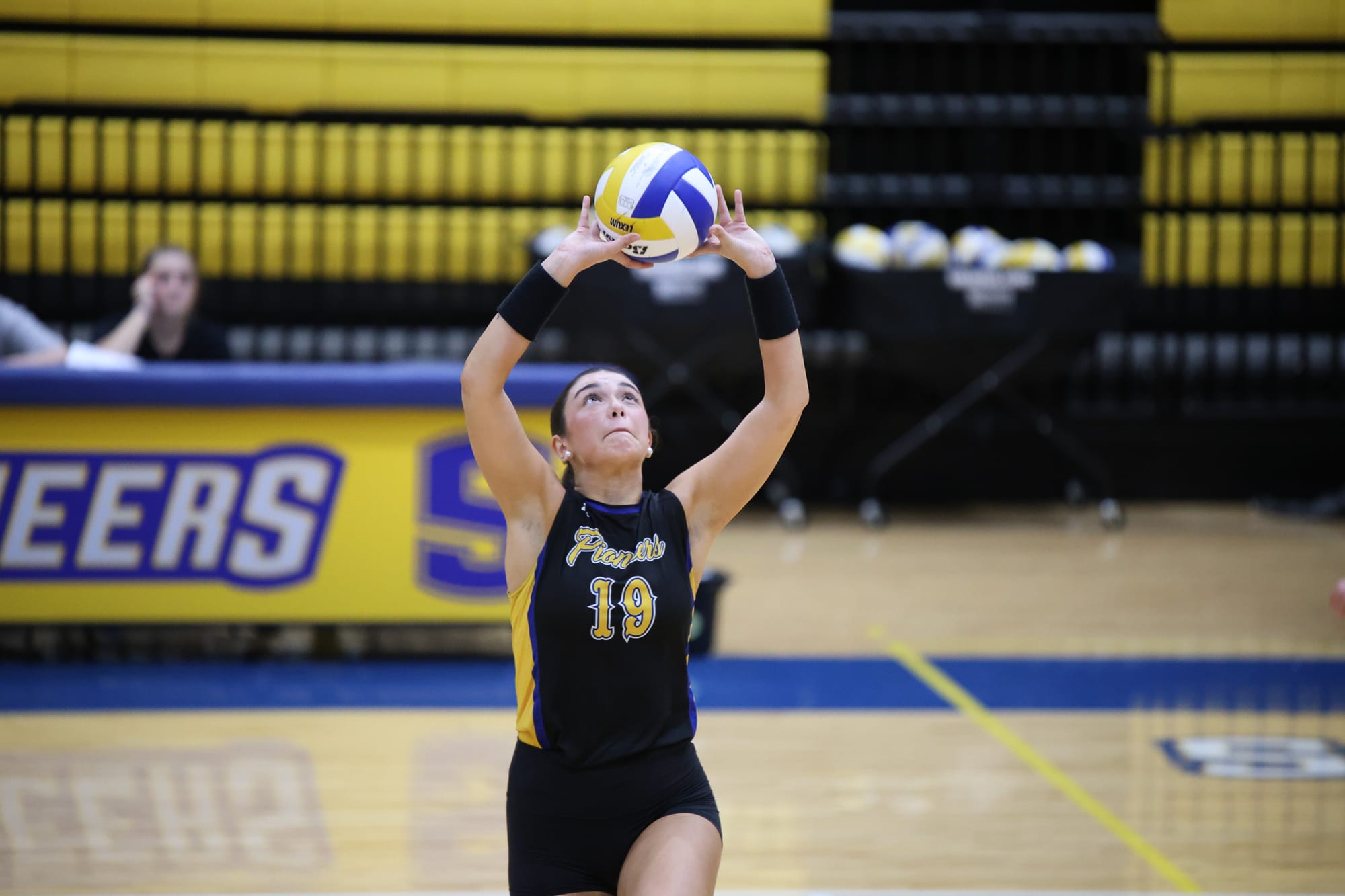 Stillwater setter Sadie Moore sets the ball against Sapulpa on Oct. 1, 2026, at Pioneer Fieldhouse in Stillwater.