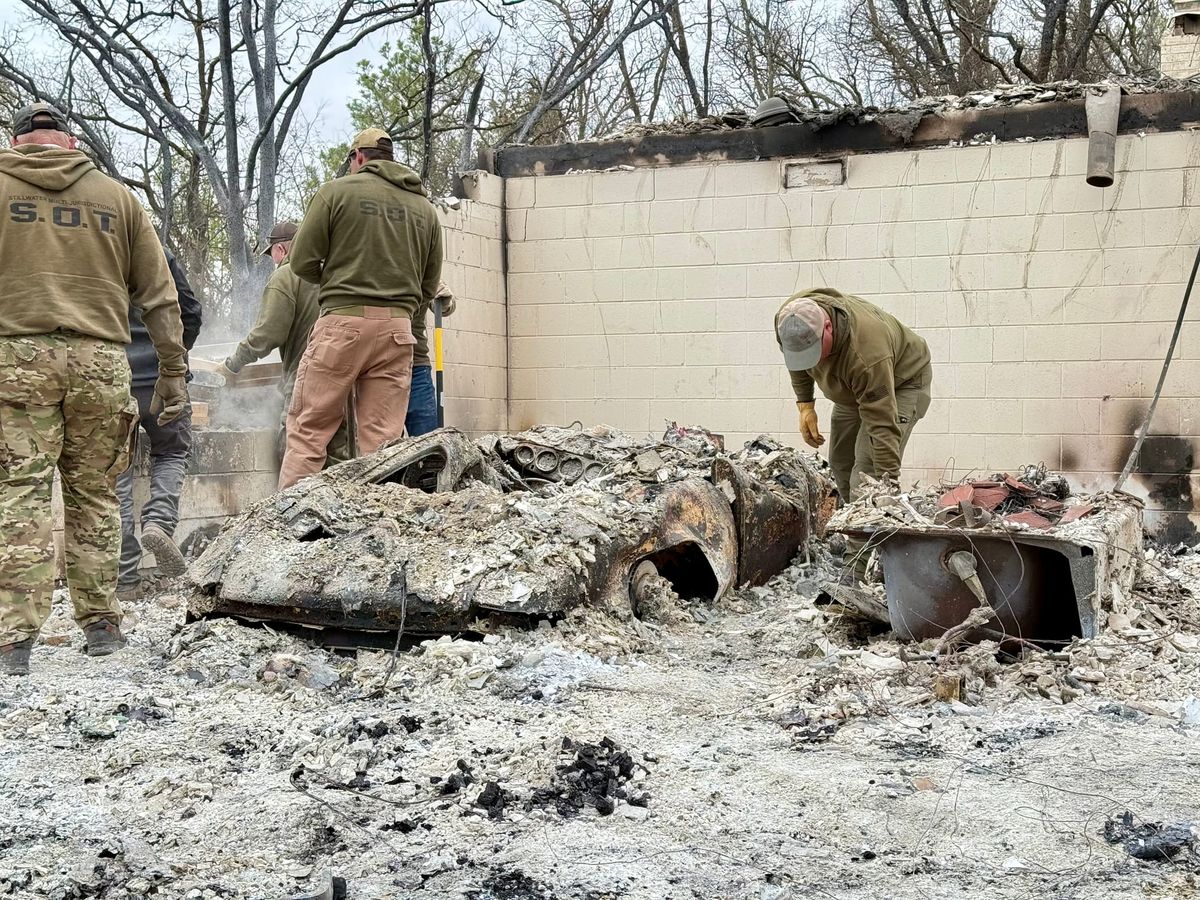 Community Rallies Around Couple After Devastating Wildfire Destroys Home