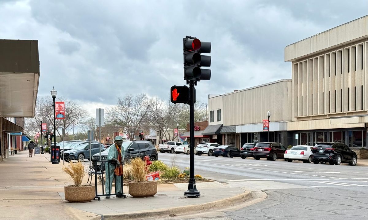 City Testing Four-Way Stops at Downtown Traffic Signals