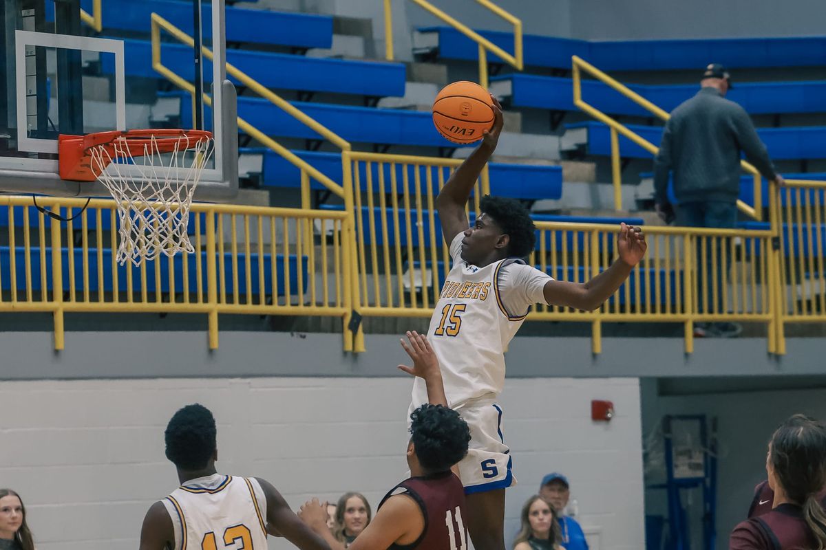 Pioneers Blowout Capitol Hill 81-29, Start Season 2-0