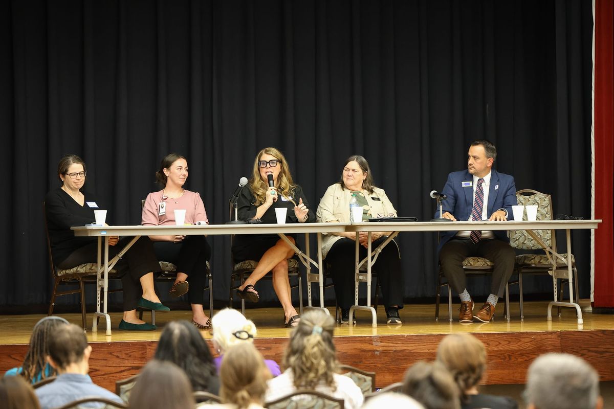 Health experts talk screens, AI chatbots at Stillwater parent forum