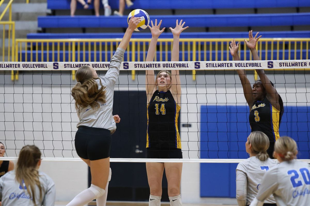 Fahlenkamp Becomes First Lady Pioneer to Reach 200 Career Blocks