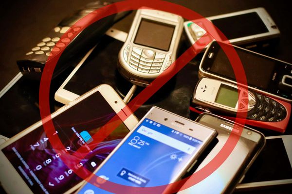 Stillwater Board Adopts Cell Phone Ban, Reports Improved Finances