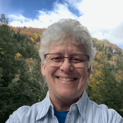 A headshot of Deb Shelby.