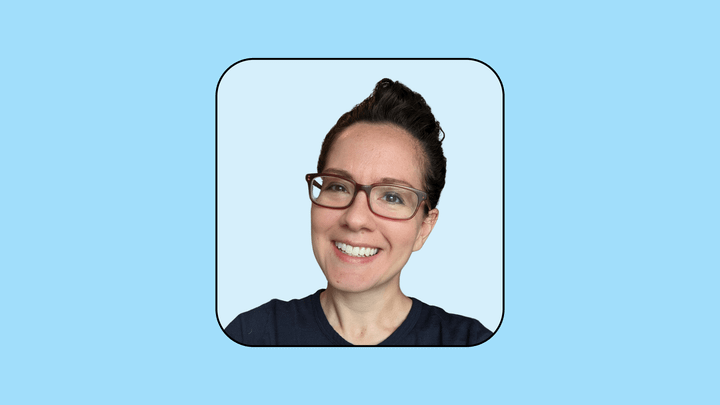 Gabby Román's headshot on a light blue background.