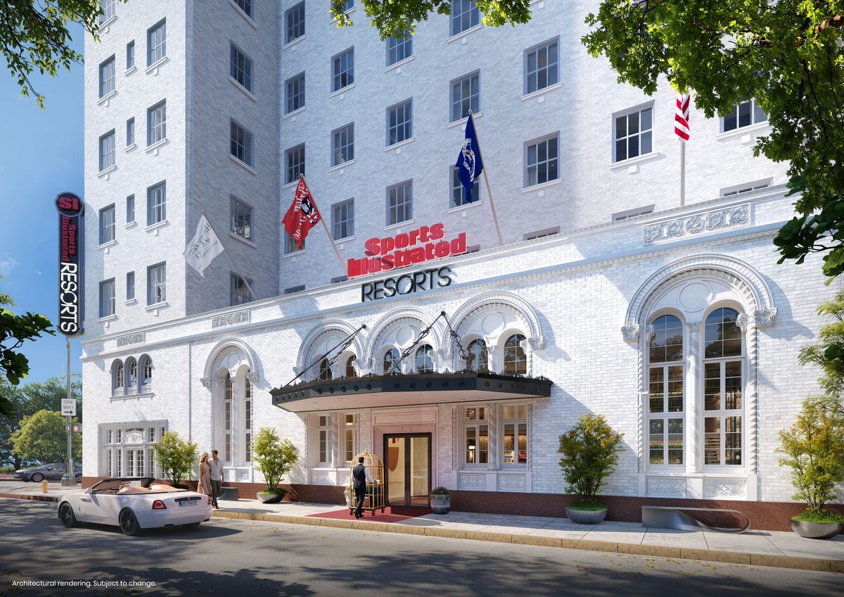 SI checks into downtown