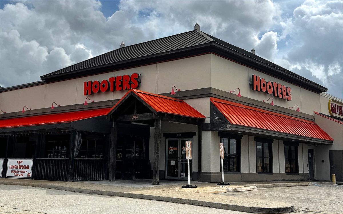 Hooters tries covering up