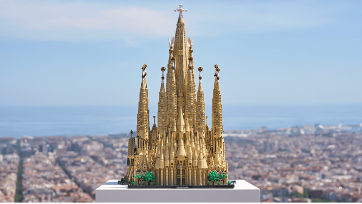 Building Gaudi, brick by brick