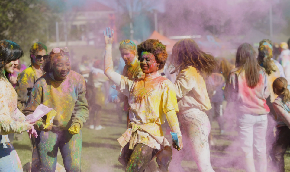 Holi draws bigger crowd downtown