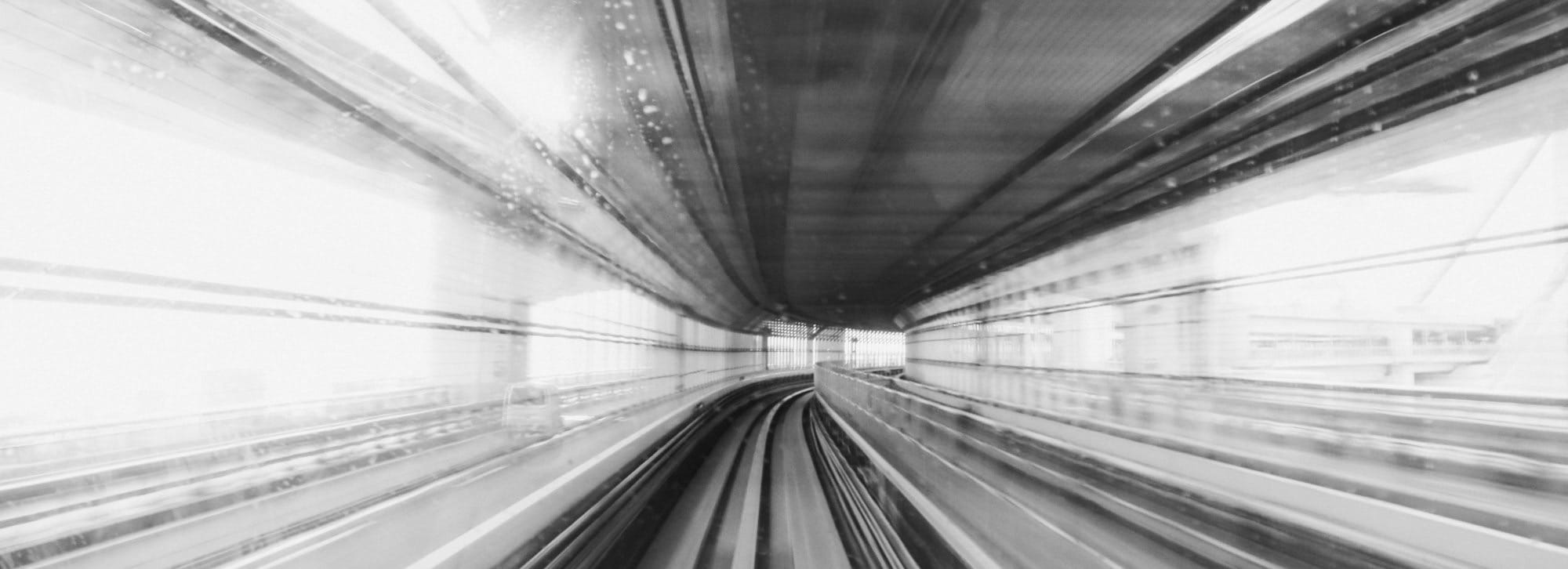 empty train track during daytimee