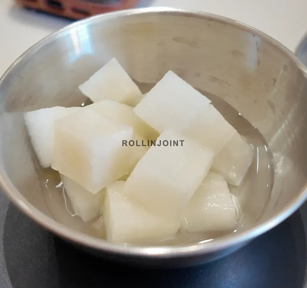 pickled raddish at Inyun, TW8, London