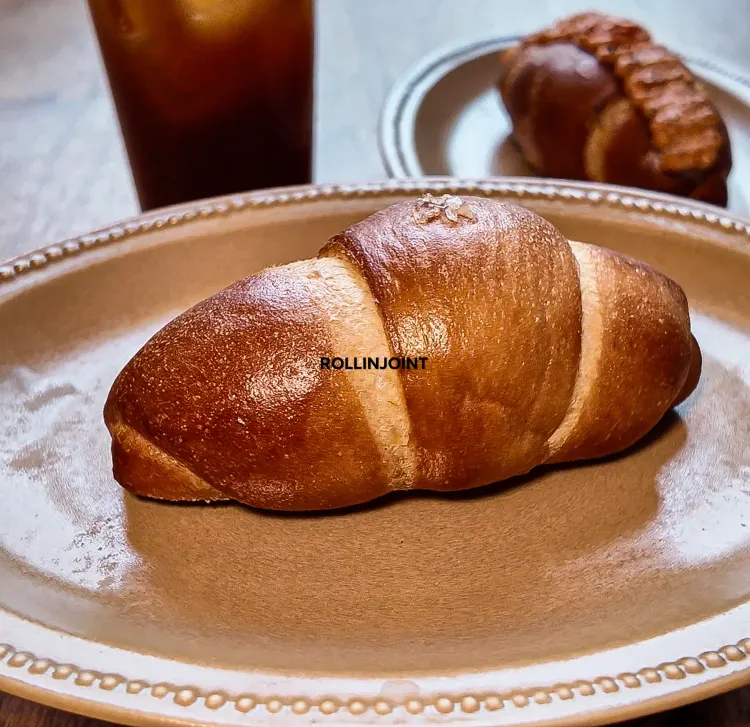 Polarising Nagare Coffee Bankside Finally Has the Korean Viral Salt Bread