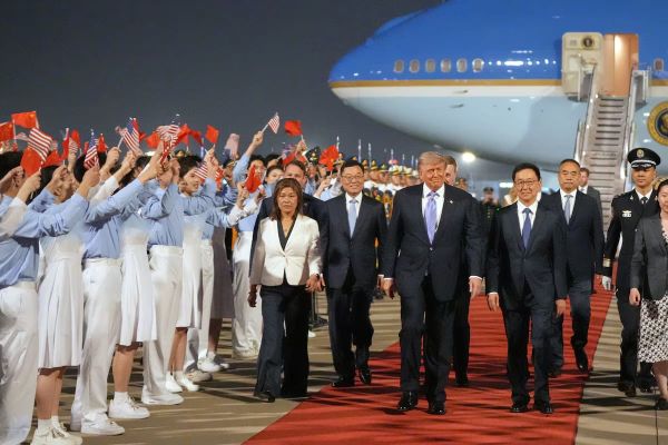 Trump Visits China