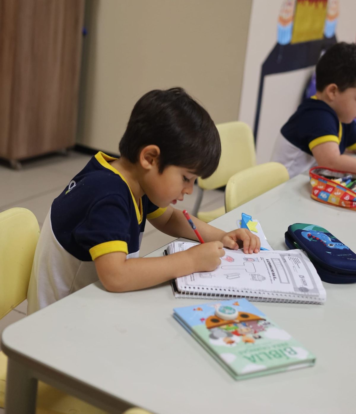 Como a construção da identidade influencia as escolhas do seu filho