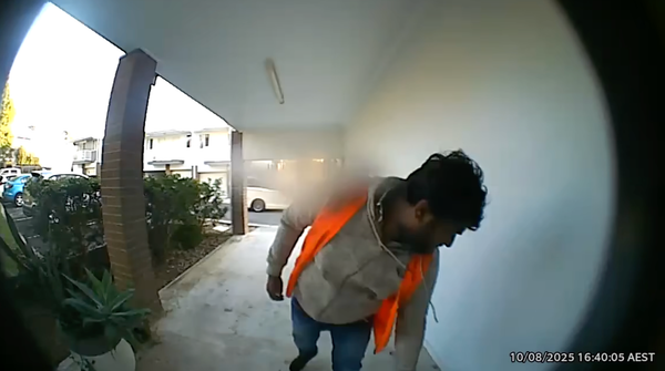 Runaway Bay Courier Caught on Camera