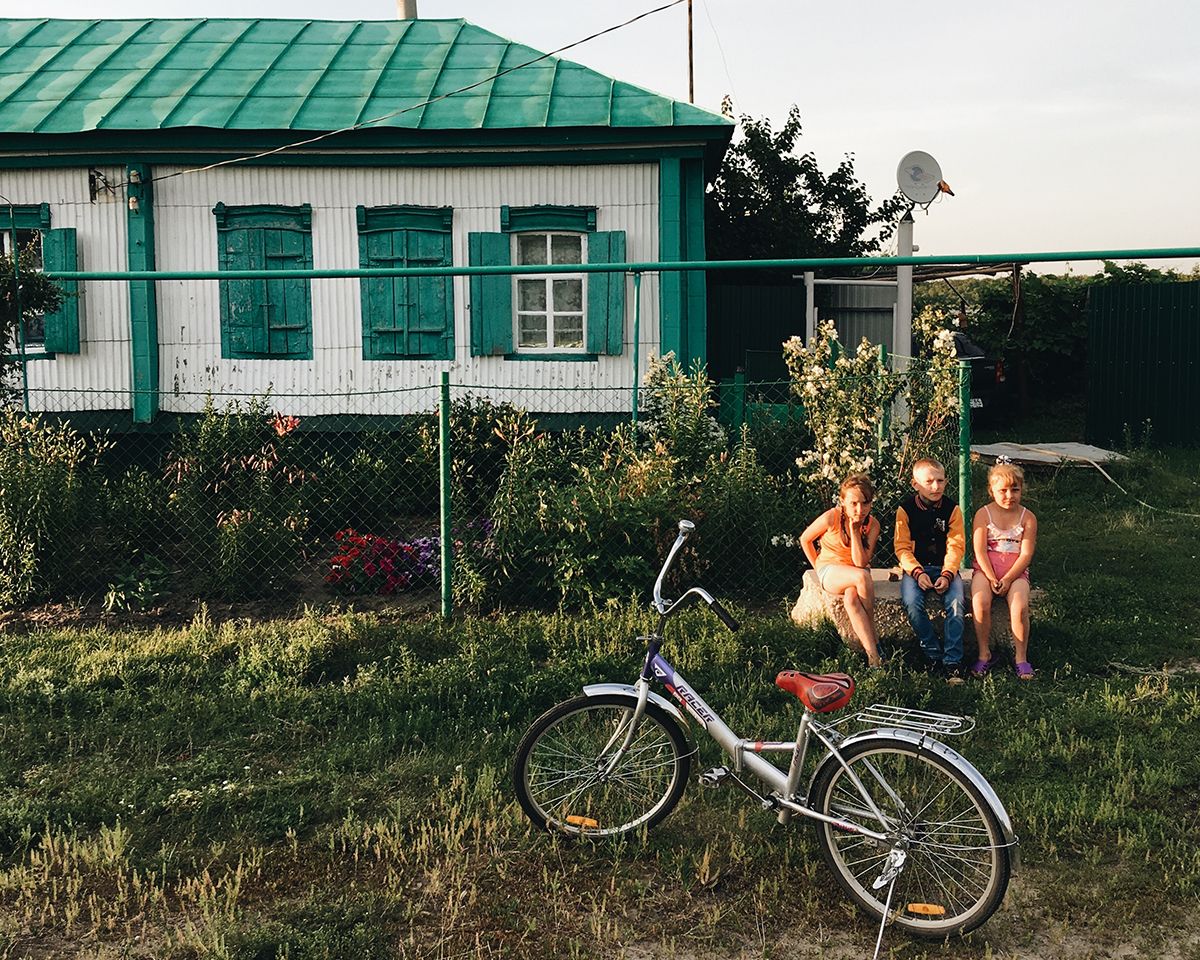 Suburban bike gang - Alina Autumn