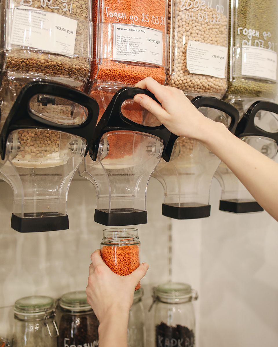 Bulk foods cost less and produce less waste using recycled containers - Polina Tankilevitch