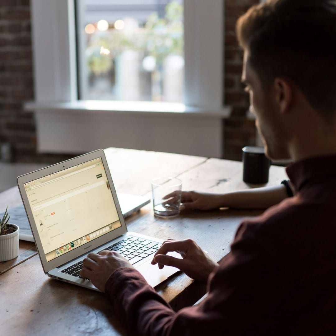 5 Consigli per vivere la Fede e santificare il proprio Lavoro nell'Era Digitale
