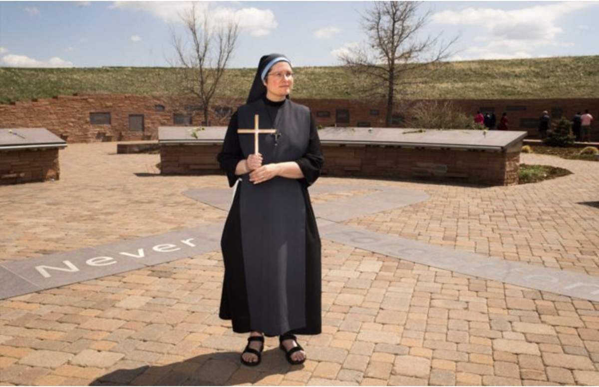 Sopravvissuta alla Strage di Columbine diventa suora