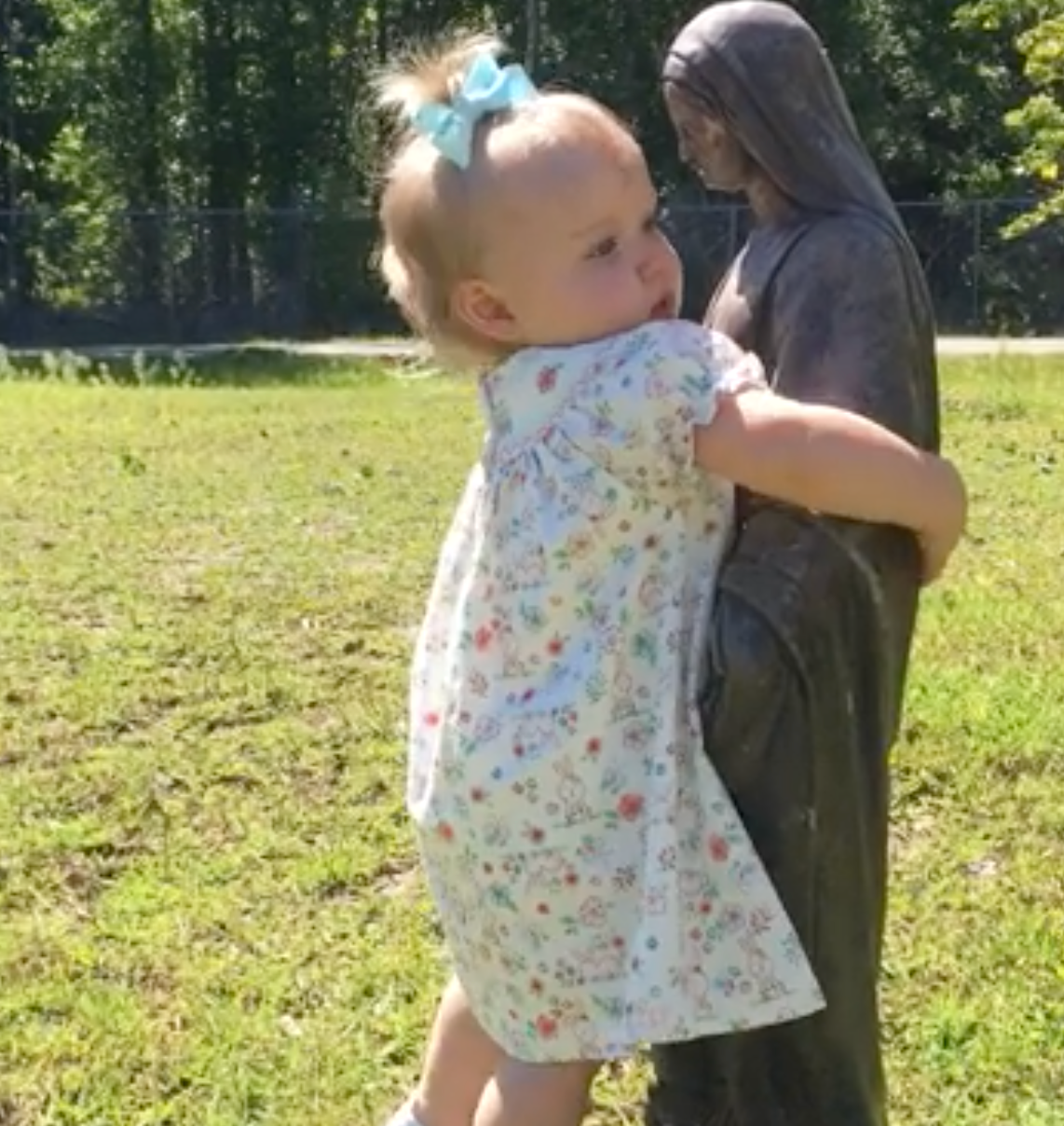 Video Virale. L'amore di questa Bambina verso la Madonna diventa virale