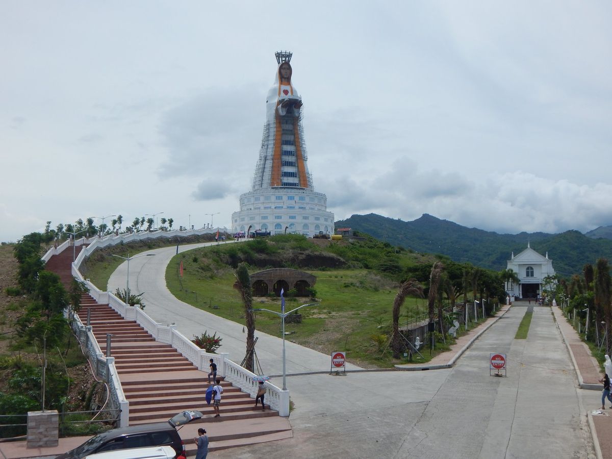 Nelle Filippine stanno costruendo la più grande statua della Madonna mai esistita!