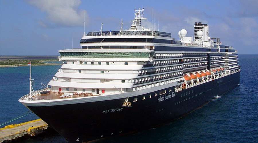 Coronavirus: Il sacerdote che ha portato un pò di speranza su una crociera