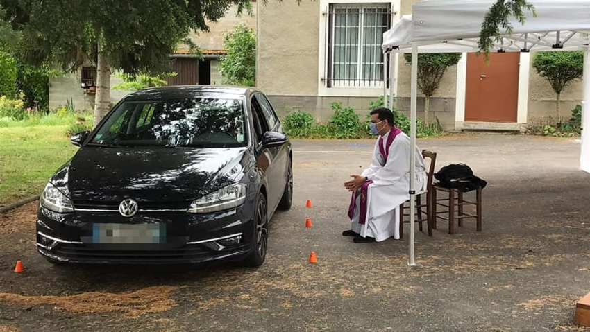 Coronavirus: anche in Francia la confessione in auto!