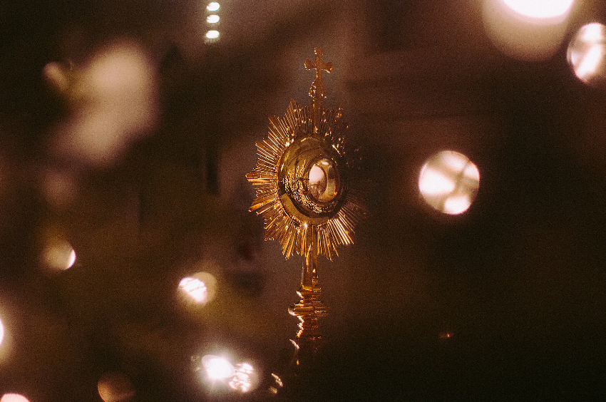 4 Preghiere da recitare davanti al Santissimo Sacramento