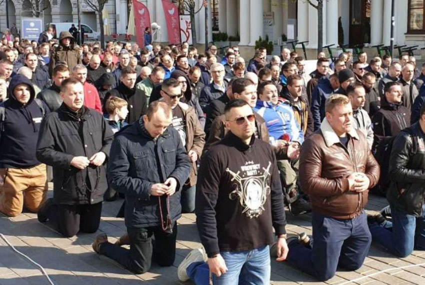 È stato annunciato il primo Rosario per Uomini nel Mondo