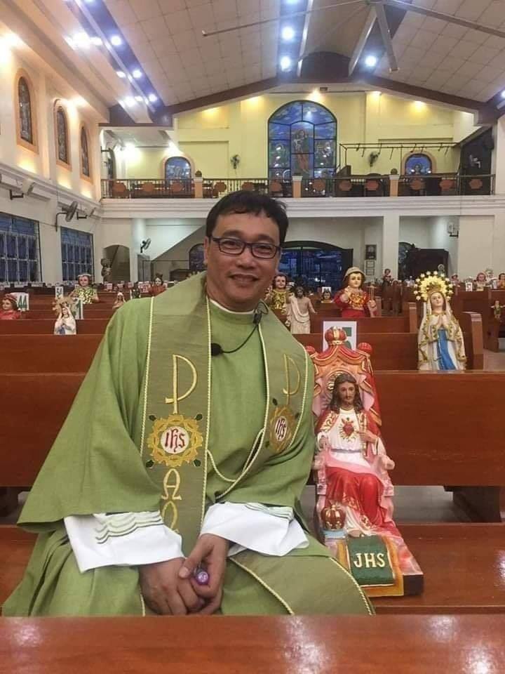 Con l'aiuto dei Santi la Chiesa garantisce la distanza tra i fedeli