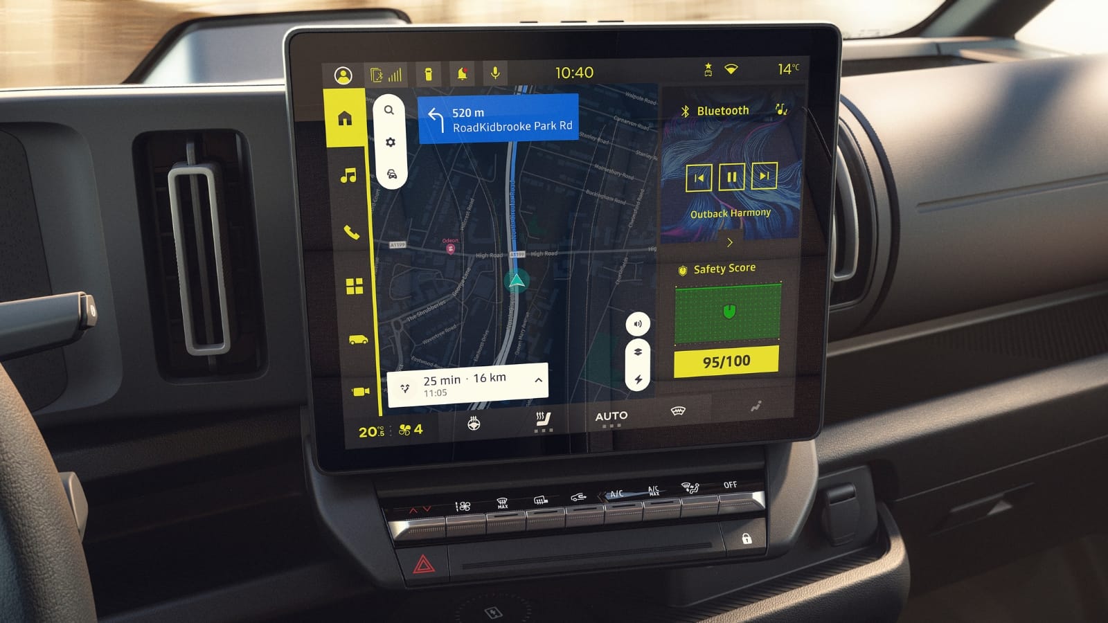 New Renault Trafic E Tech electric van infotainment.