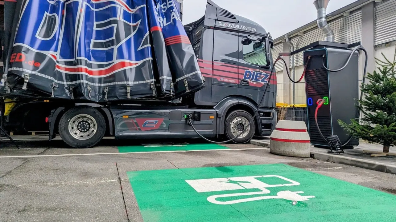 Mercedes Benz electric truck charges in Germany.