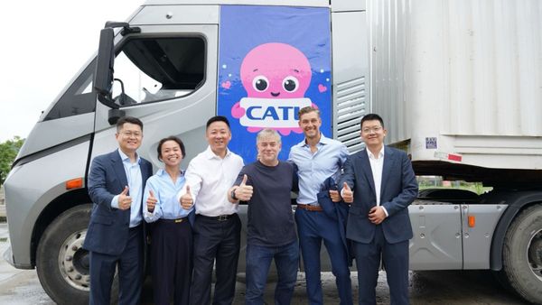 Octopus and CATL plan 30 battery-swapping mega hubs for European trucks