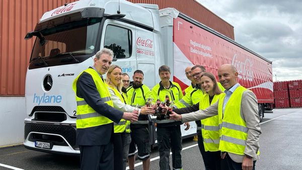 Coca-Cola adds eActros 600 alongside hydrogen truck in German fleet