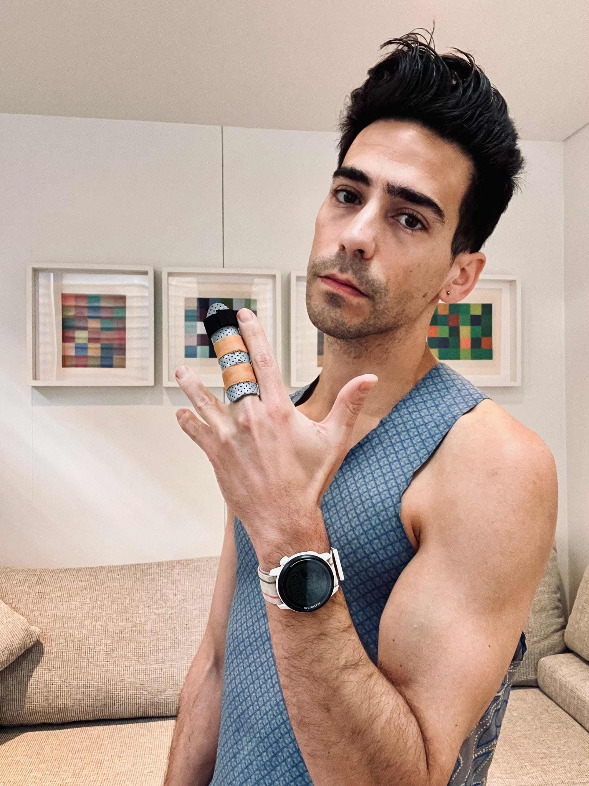 Before going on a 35k run in on/off rain, I photographed my splint. I kept it dry with a mitten, and some luck. I finished the 35.5k workout in 2 hours and 38 minutes, averaging 4:38 per k. Photo by me. 