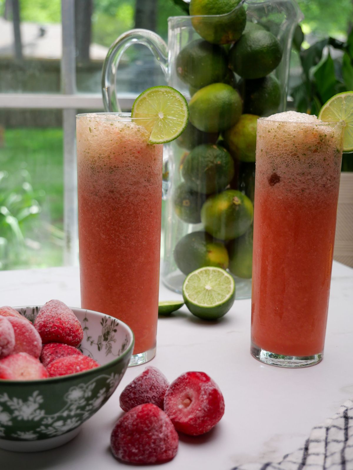Strawberry Lime Mint Mocktails: Delicious and Refreshing