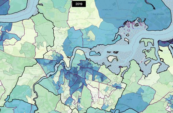 How extreme is poverty in Medway?