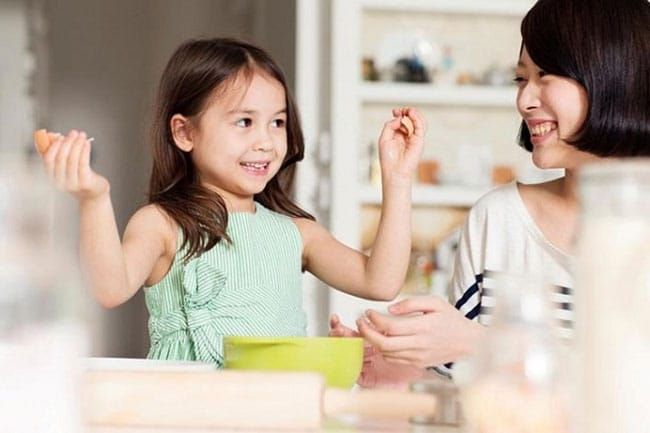 Làm thế nào dạy trẻ biết ơn trong một xã hội đề cao quyền lợi?