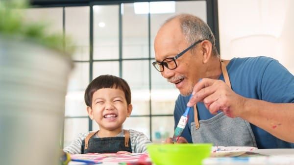 Tôi học được "Phương pháp giáo dục đồng hành" của Nhật Bản qua Doraemon