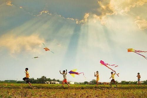 Làm thế nào để giúp trẻ quản lý cảm xúc? 5 bí quyết từ chuyên gia