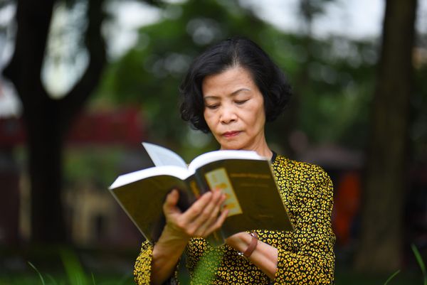 Giảng viên ngữ văn: Tu luyện không phải là xa lánh cõi đời