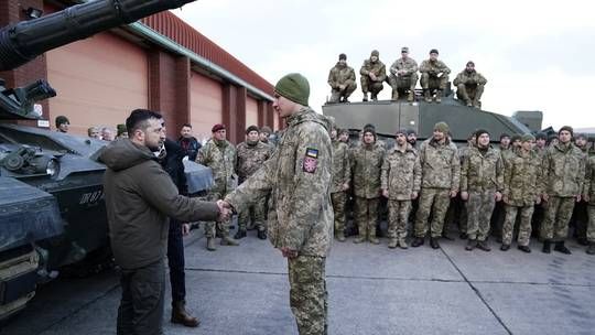 Anh đồng ý cho Ukraine dùng vũ khí được tặng tấn công trong lãnh thổ Nga