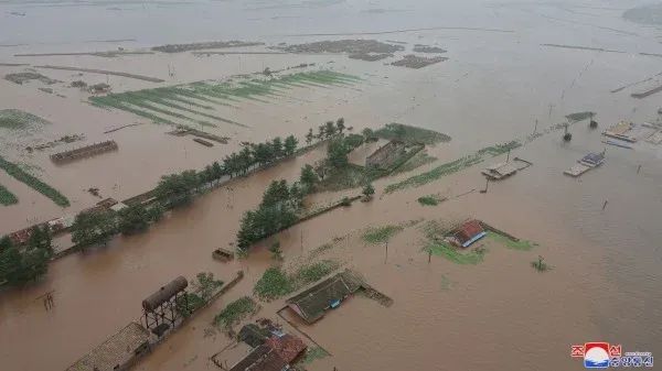 Triều Tiên: 1.500 người thiệt mạng trong lũ lụt, máy bay quân sự rơi