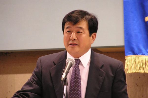 Hé lộ về cuộc sống thường nhật và công việc của người sáng lập Pháp Luân Công