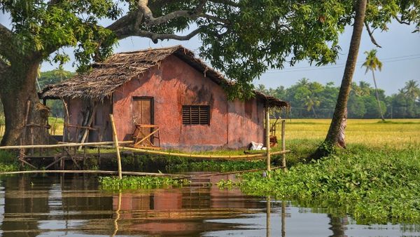 Dân làng chuyên cướp bóc xe qua đường, cảnh sát phải bó tay, nhưng một chuyện bất ngờ xảy đến