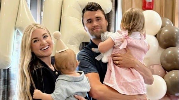 Câu chuyện tình yêu lãng mạn và bí quyết hôn nhân hạnh phúc của vợ chồng Charlie Kirk
