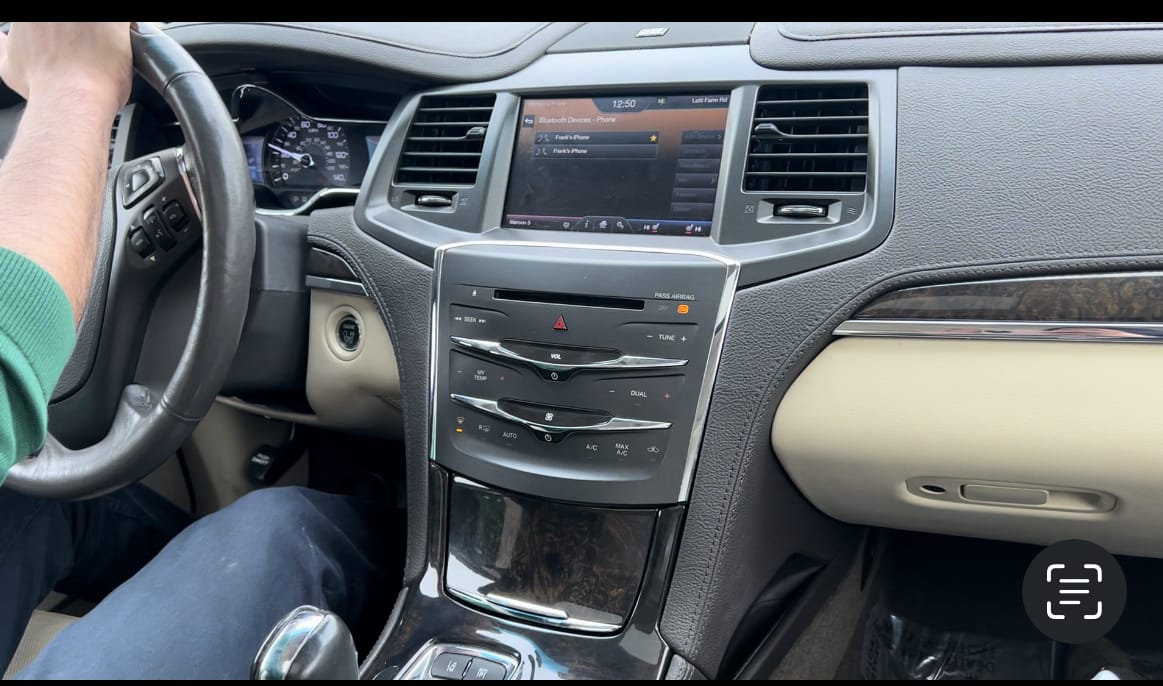 Lincoln MKS 2013 interior